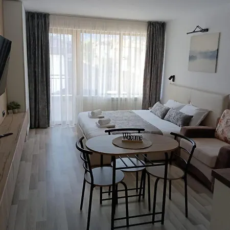 Διαμέρισμα Monfort в *