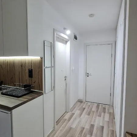 Monfort в Apartament *